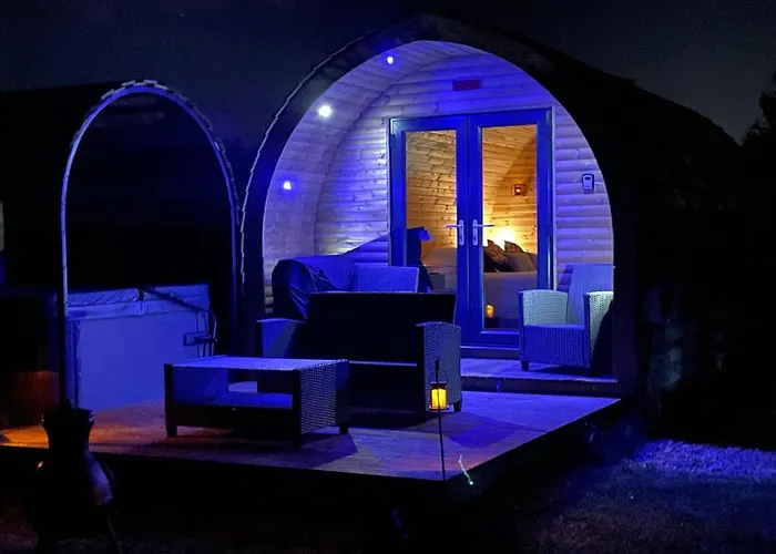 Little Meadow Pods With Hot Tub